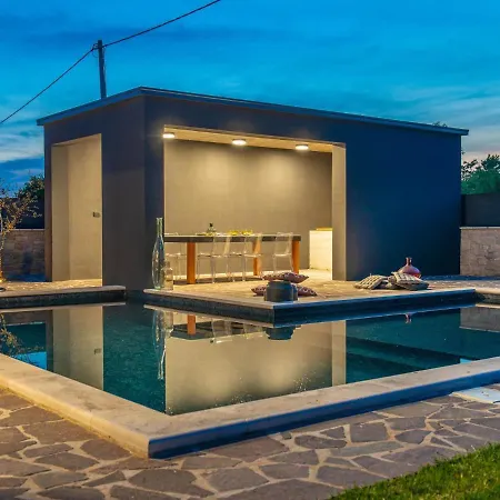 Luxury And Stylish With Private Pool