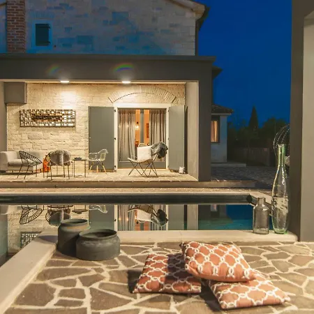 Luxury And Stylish With Private Pool *