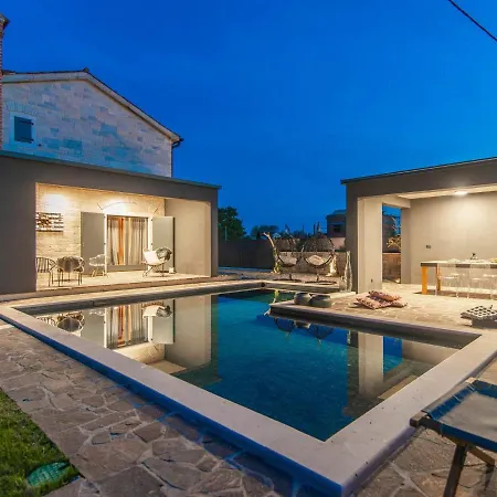 Luxury And Stylish With Private Pool Βίλα Πόρετς