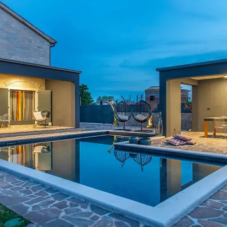Luxury And Stylish With Private Pool Vila