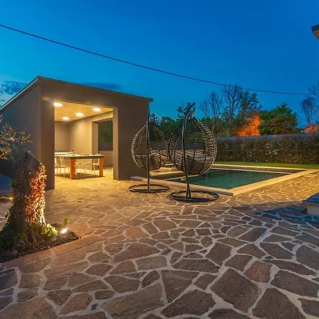 Luxury And Stylish With Private Pool *